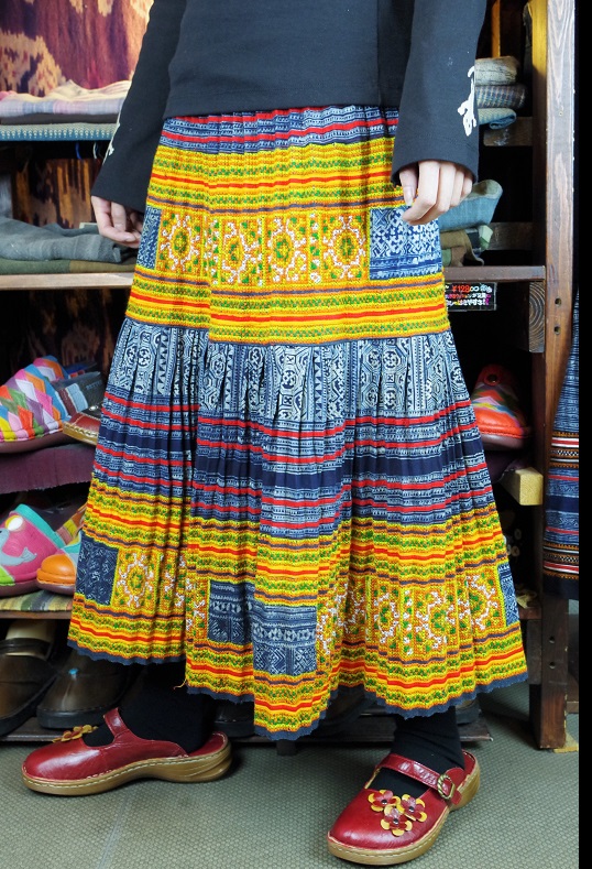 エスニック モン族ロングスカート 手刺繍 民族衣 ハンドメイド